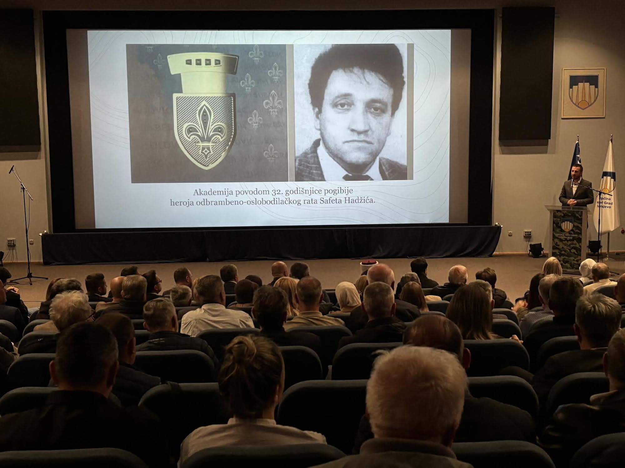 0-8.jpeg - Akademija povodom 32. godišnjice pogibije heroja Safeta Hadžića: On je vrijednost koja nas okuplja