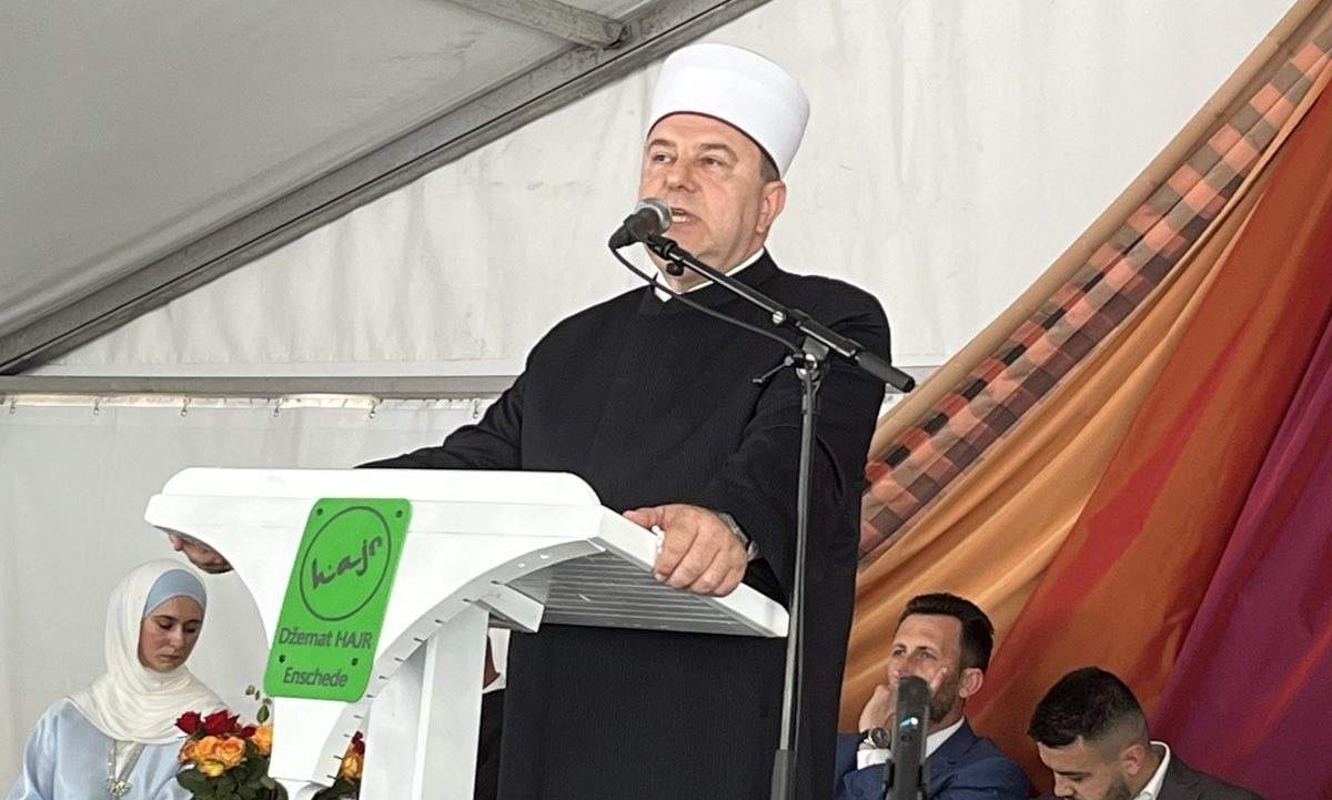 Izaslanik Reisa.JPG - Svečano otvorena džamija IKC Hajr Enschede u Nizozemskoj