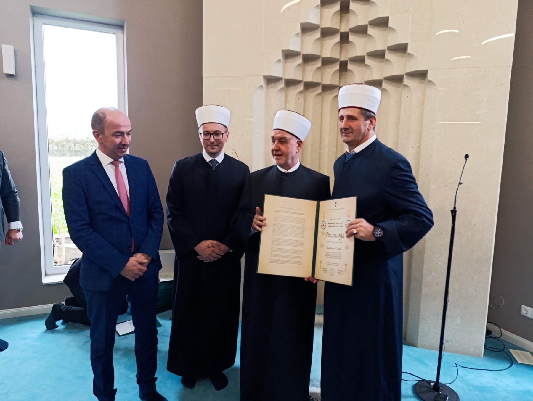 viber_image_2024-11-30_13-40-23-374.jpg - Tulln: Svečano dodijeljene murasele imamima i muallimama Islamske zajednice Bošnjaka Austrije