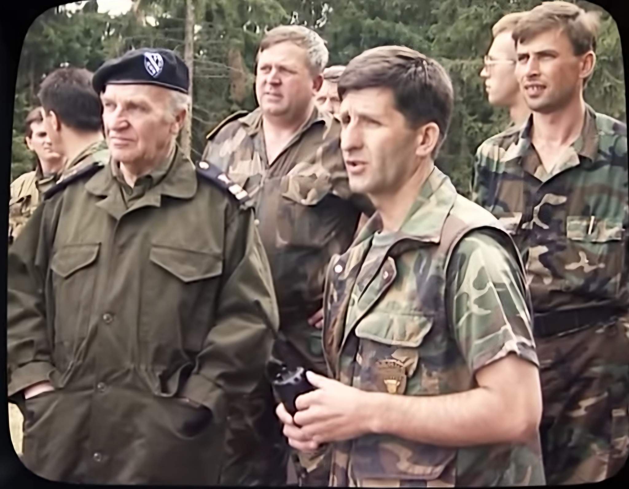 Alija Izetbegović i Hašim Spahić na planini Zvijezda, august 1994. - Kameni most u čast komandantu: Hašim Spahić dobio svoj spomen-park kod Ilijaša