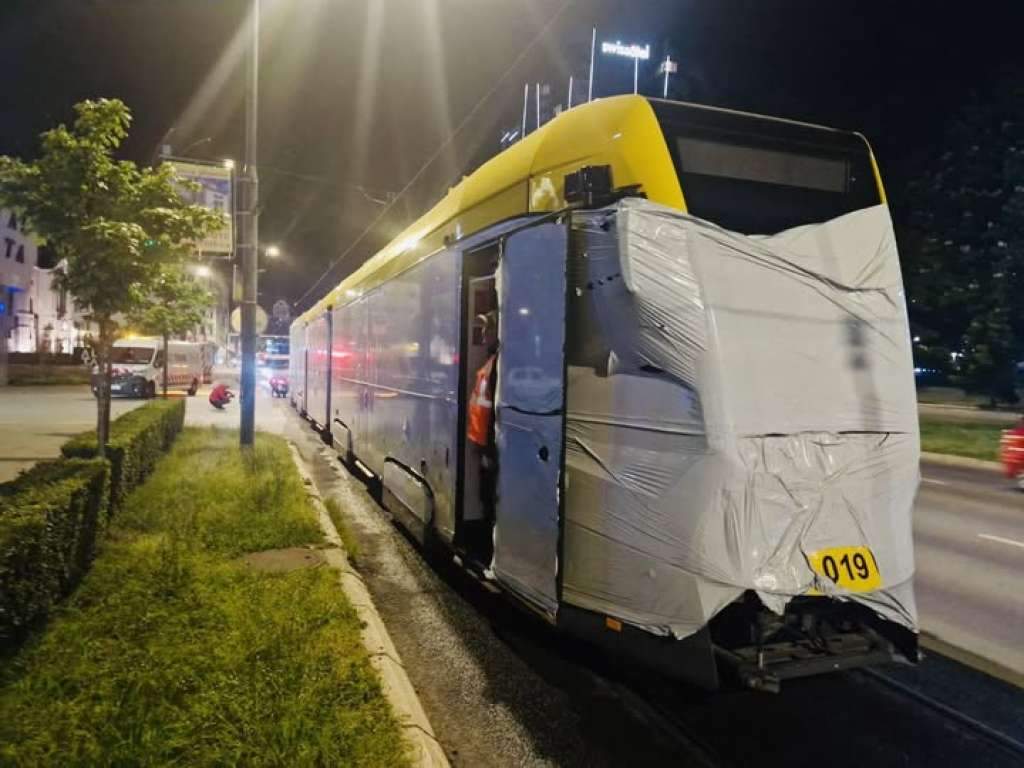 l_d13ebf2a18a1a9e4bd3d2dc1baa1b7f4.jpg - U Sarajevo stigao 19. novi tramvaj, dolazi ih još šest