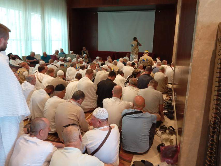01.jpg - Održan sastanak vodiča: Planirane dodatne aktivnosti i predavanja za hadžinice