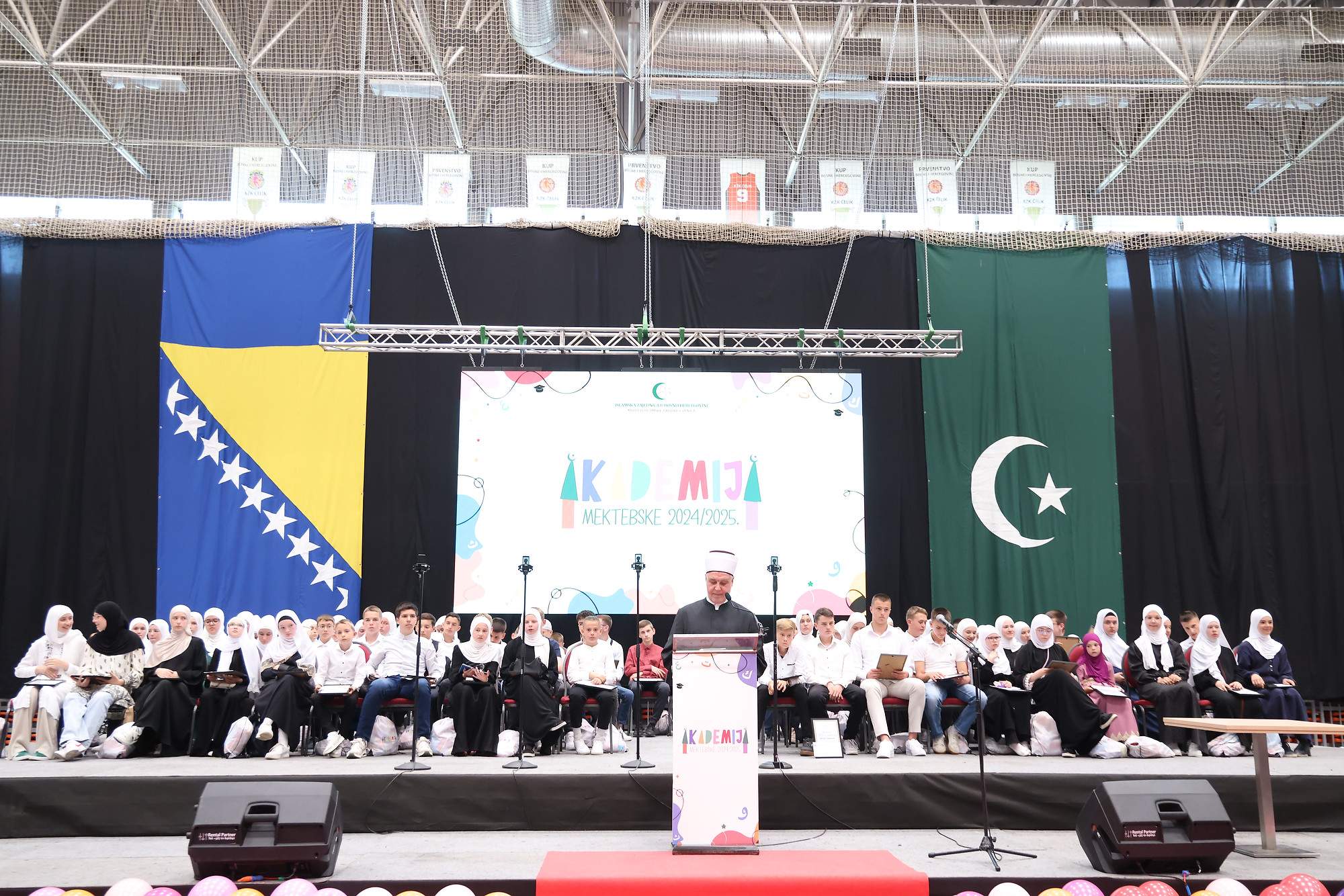IMG_5361.jpeg - Reisul-ulema u Zenici: Ono što ponesemo iz mekteba, nosimo kroz cijeli život