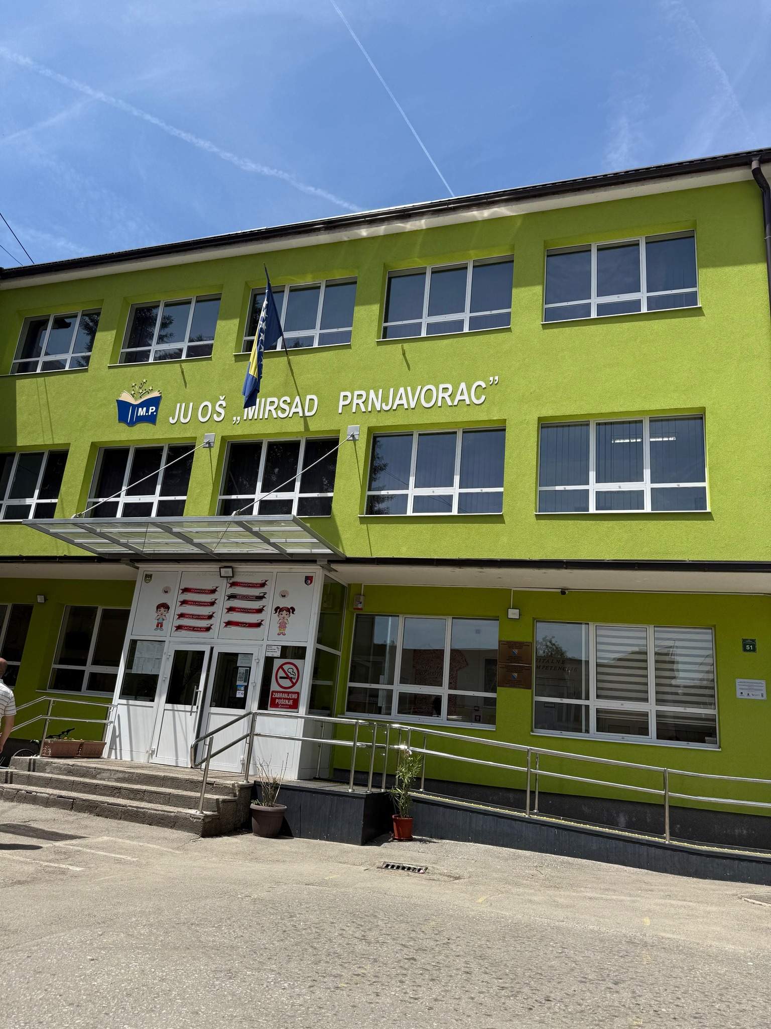 503443495_694170563347441_3382350575038790568_n.jpg - Muftija sarajevski dr. Nedžad-ef. Grabus posjetio učenički bazar u OŠ