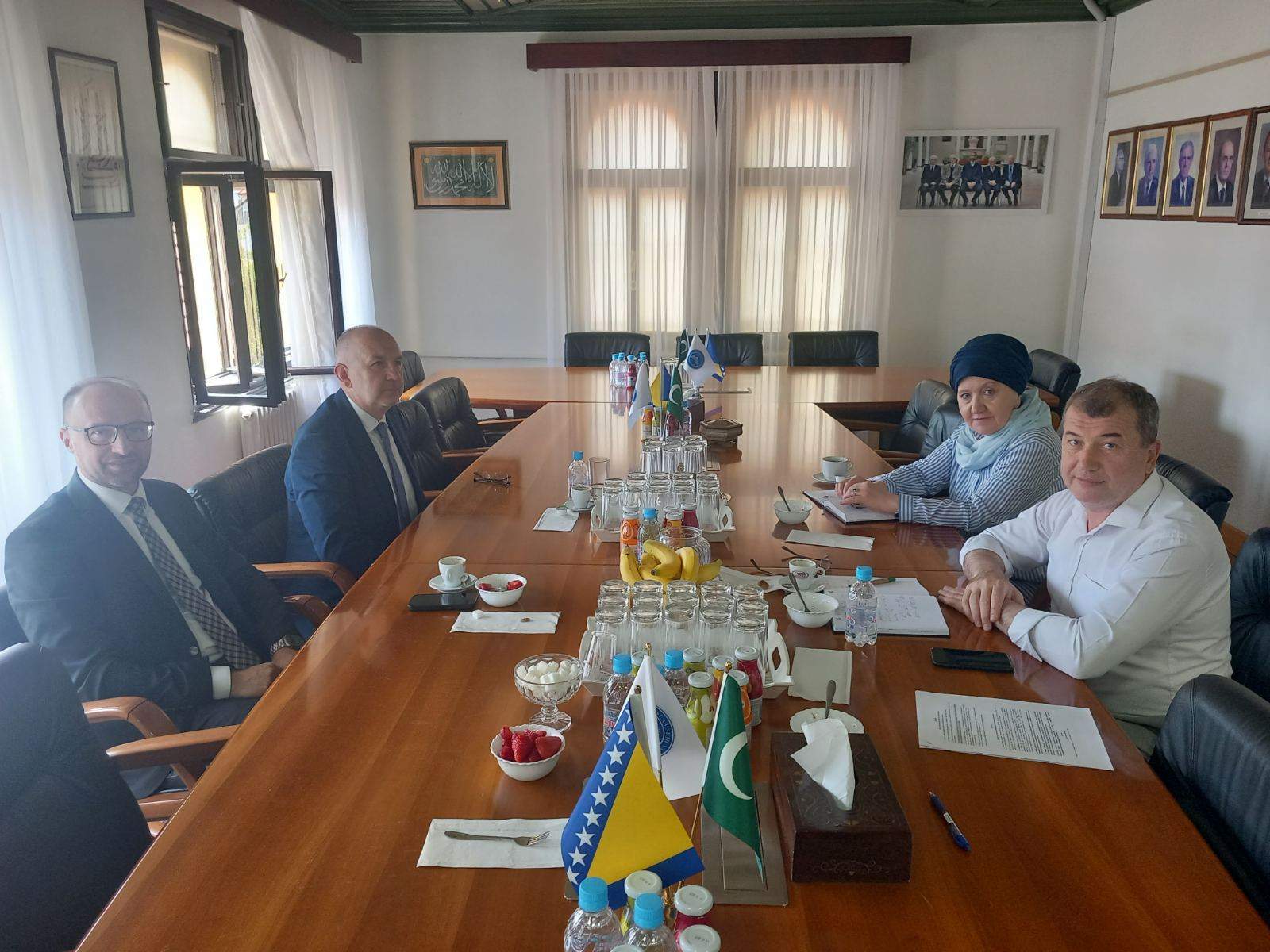 sastanak.jpg - Inicijative: Gazi Husrev-begova biblioteka kao nastavna i naučno istraživačka baza UNSA