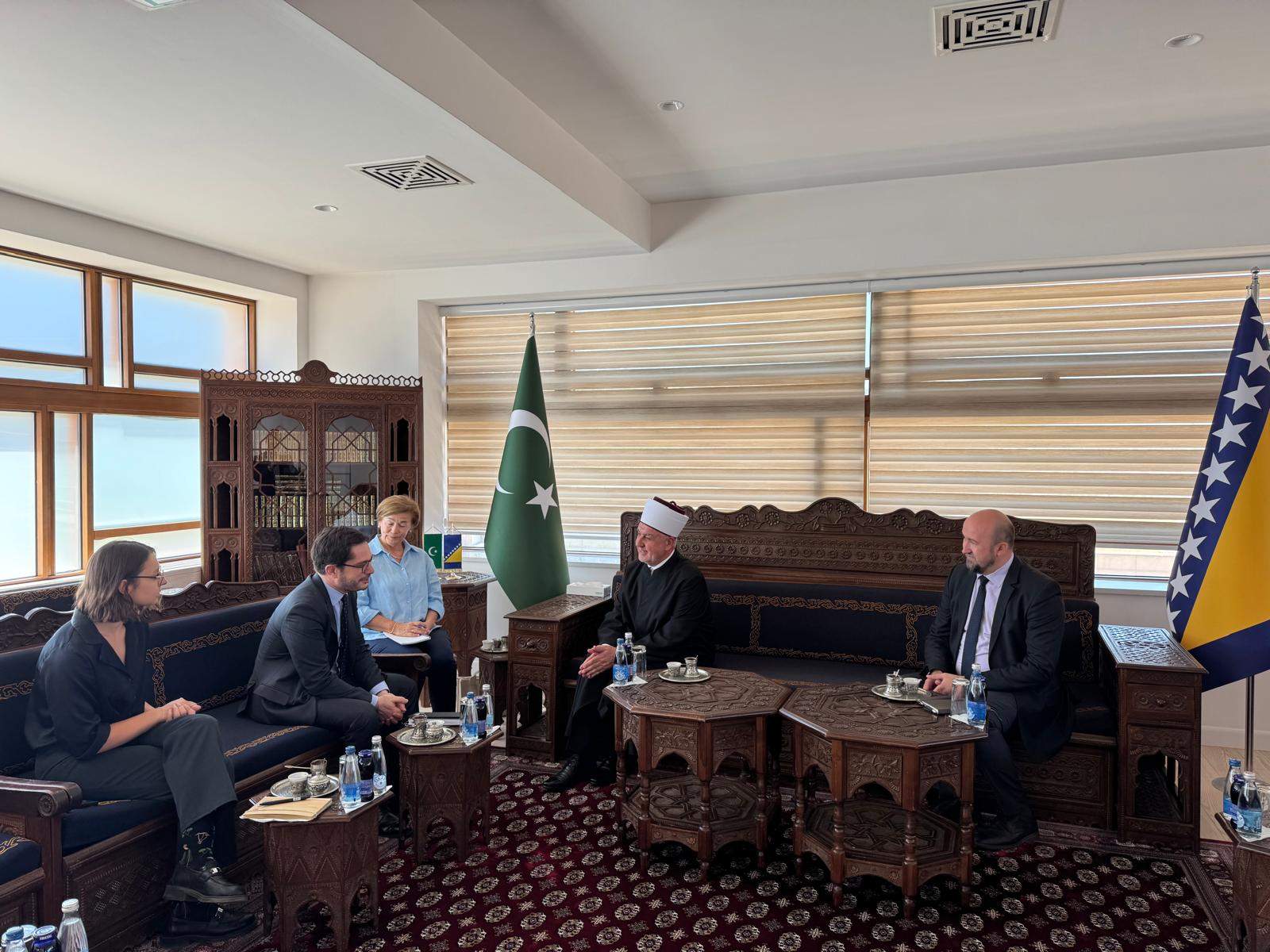 05.jpg - Reisul-ulema se sastao s ambasadorom Francuske u našoj zemlji
