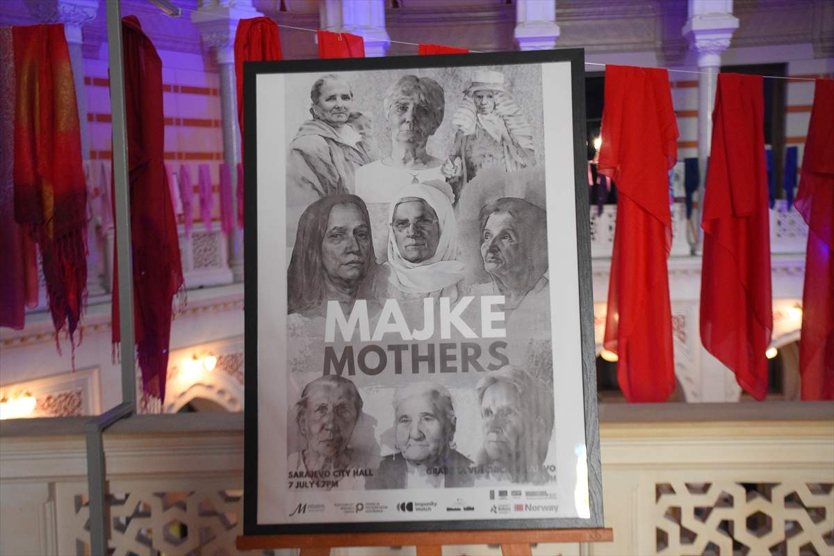 U sarajevskoj Vijećnici otvorena izložba "Majke/Mothers" i instalacija "Mahrame sjećanja"