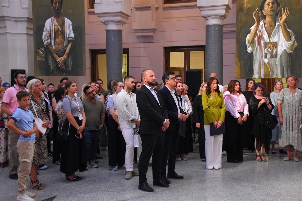U sarajevskoj Vijećnici otvorena izložba "Majke/Mothers" i instalacija "Mahrame sjećanja"
