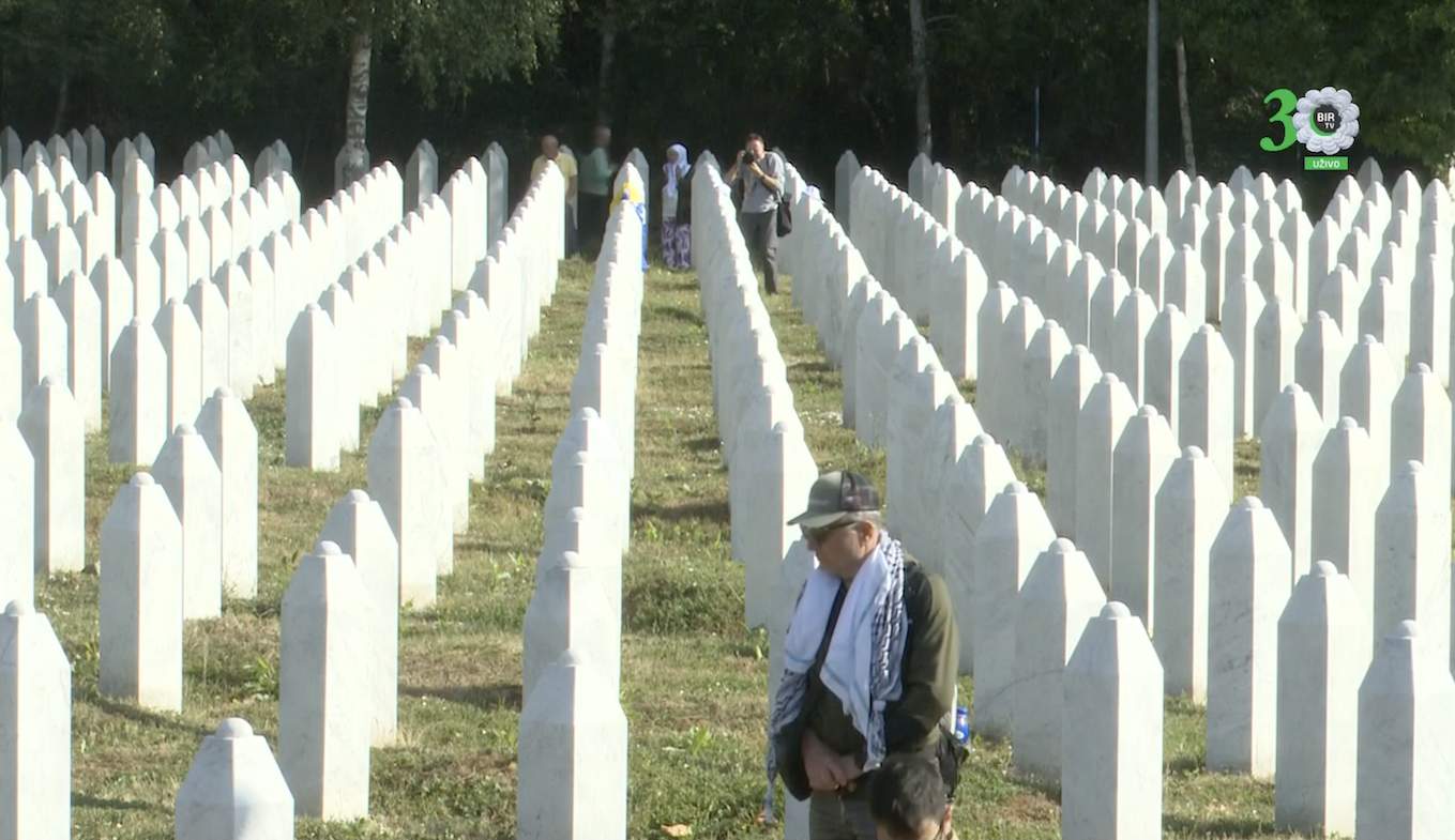Slika zaslona 2025-07-11 u 08.06.21.jpg - Trideset godina od genocida u Srebrenici: Majka Ramiza Gurdić u emotivnom svjedočenju za TV BIR – „Još tražim glavu svog sina“