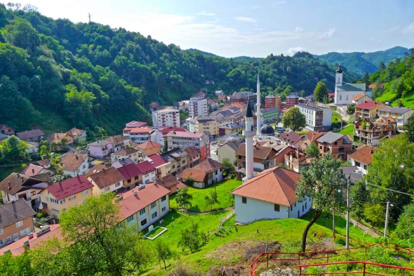 56ca9985f106d0056625a945f2040ec9_XL.jpg - Prije 30 godina srušena Čaršijska džamija u Srebrenici: Jedni su rušili i zatirali, drugi gradili i obnavljali