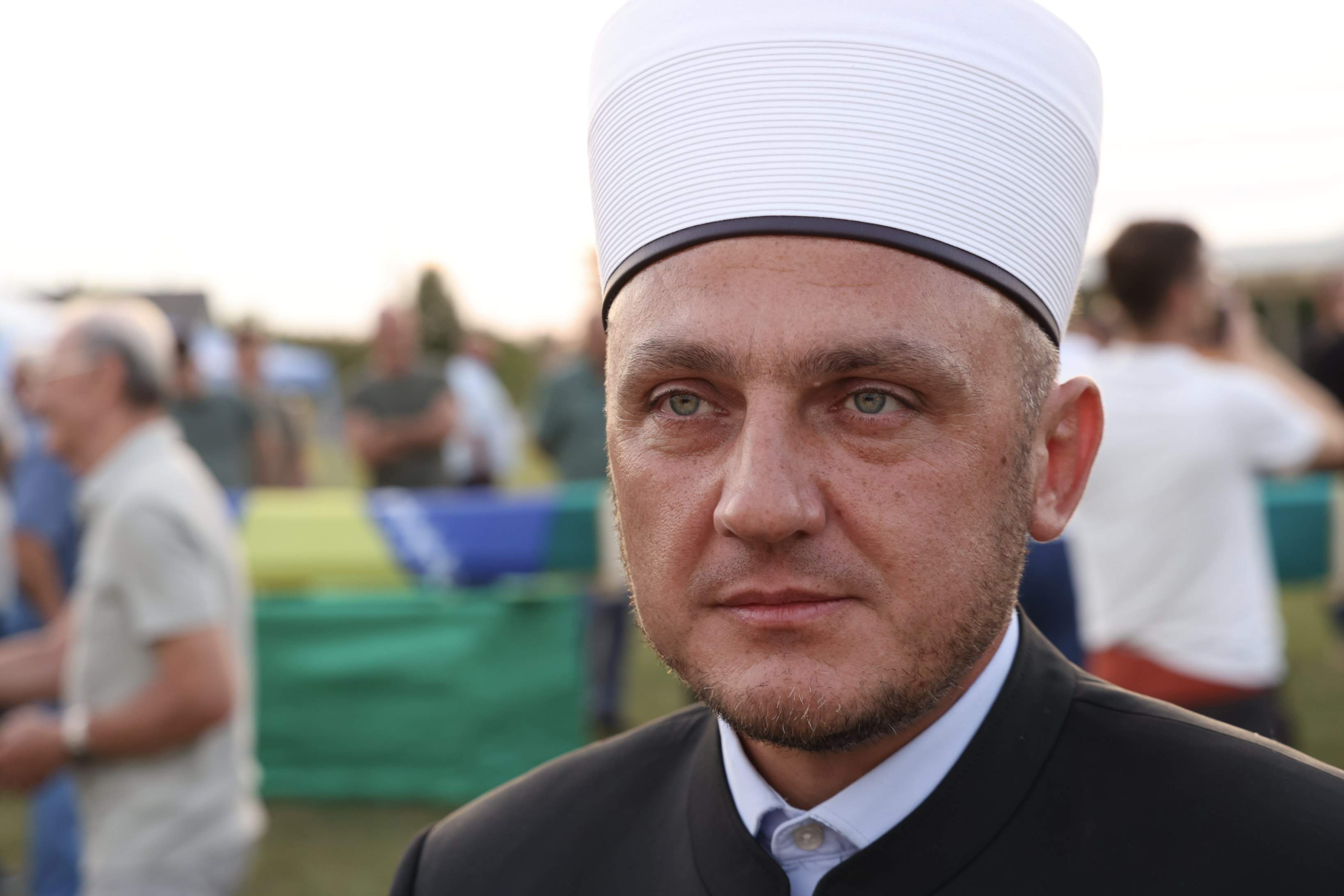 IMG_20250719_203613.jpg - Tabuti sedam šehida dočekani u Kamičanima: Mnogo je onih koje ispraćamo na bolji svijet, a nisu pronašli kosti članova porodice