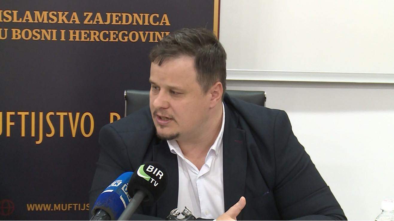 omer-ef-redzic-je-novi-clan-drustva-pisaca-bosne-i-hercegovine50193.jpg - Uskoro otvaranje Filozofske biblioteke