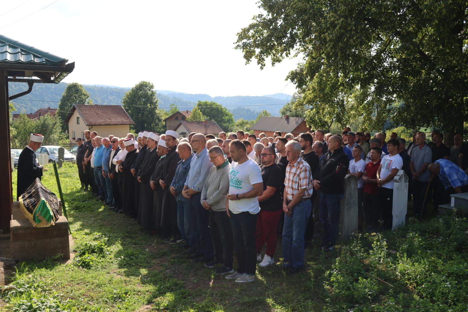 WhatsApp-Slika-2025-08-01-u-21.33.47_156c513d.jpg - Klanjana dženaza Pašaga-ef. Đelmiću: Preko 50 godina brinuo o vjerskom životu u džematu Nevačka (MIZ Vlasenica)