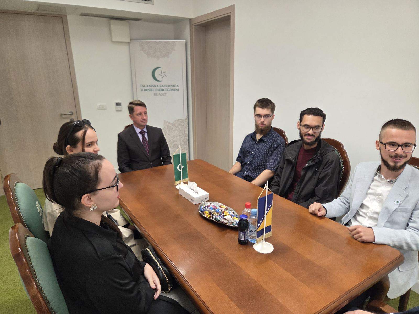 3.jpg - Direktor Malkić ugostio članove Mreže mladih Irske