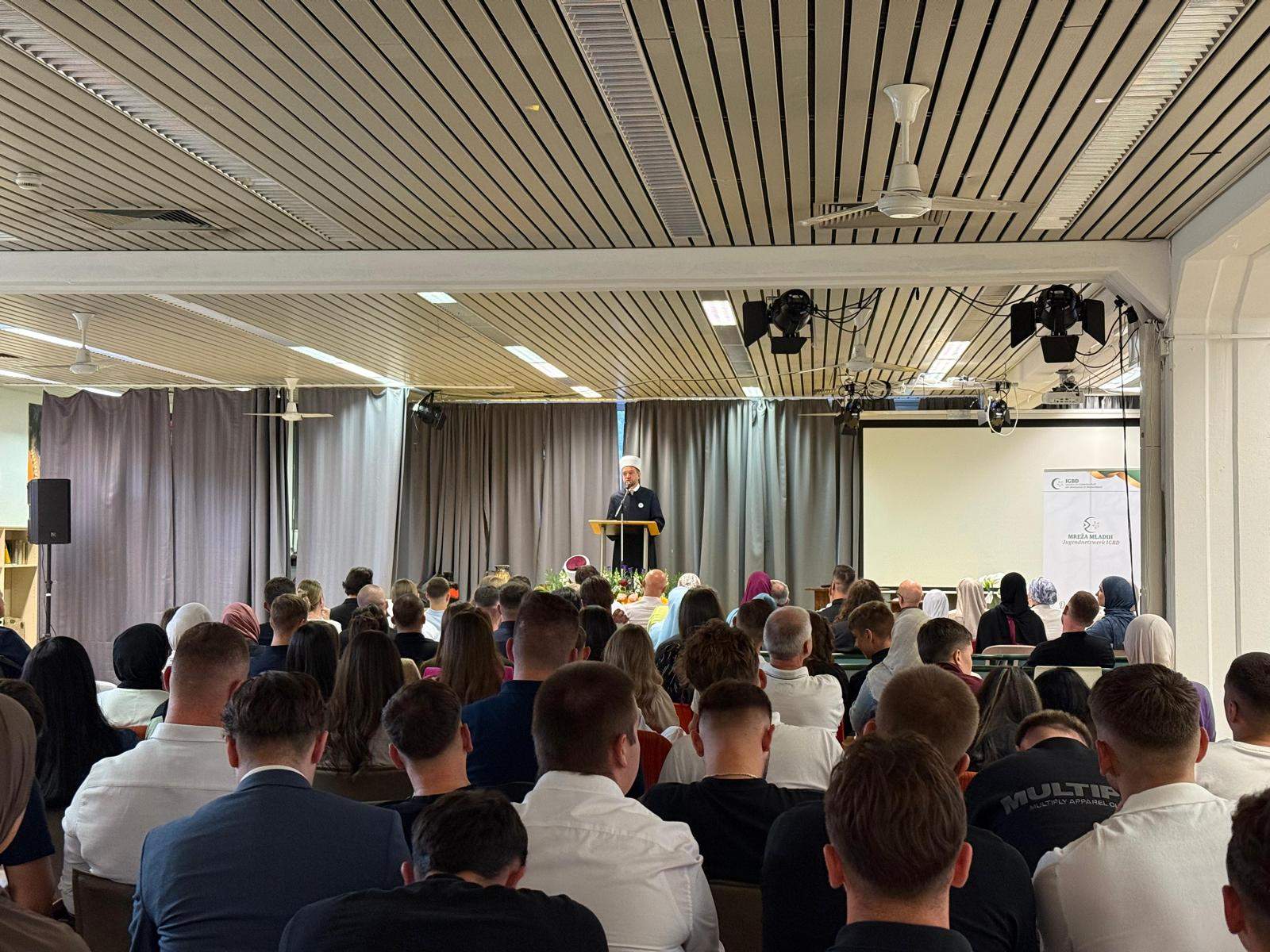kobilica-druzenje-mreza-mladih-4.jpg - Muftija Kobilica na centralnom druženje Mreže mladih Islamske zajednice Bošnjaka u Njemačkoj: Najpametnije što možete uraditi je biti dio Zajednice