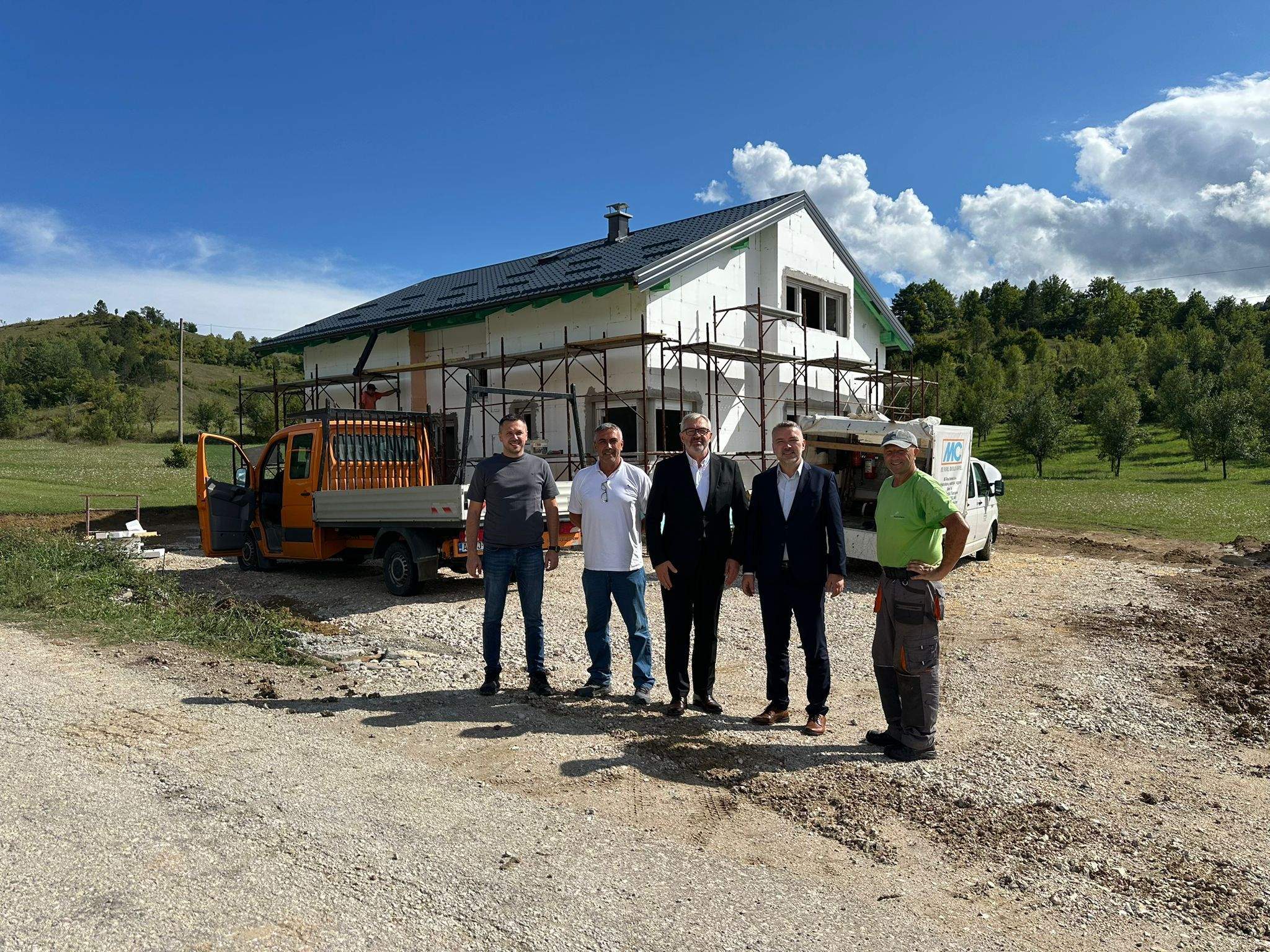 Buturović.jpg - U Jablanici potpisani ugovori s tri porodice za izgradnju novih kuća u naselju Zlate