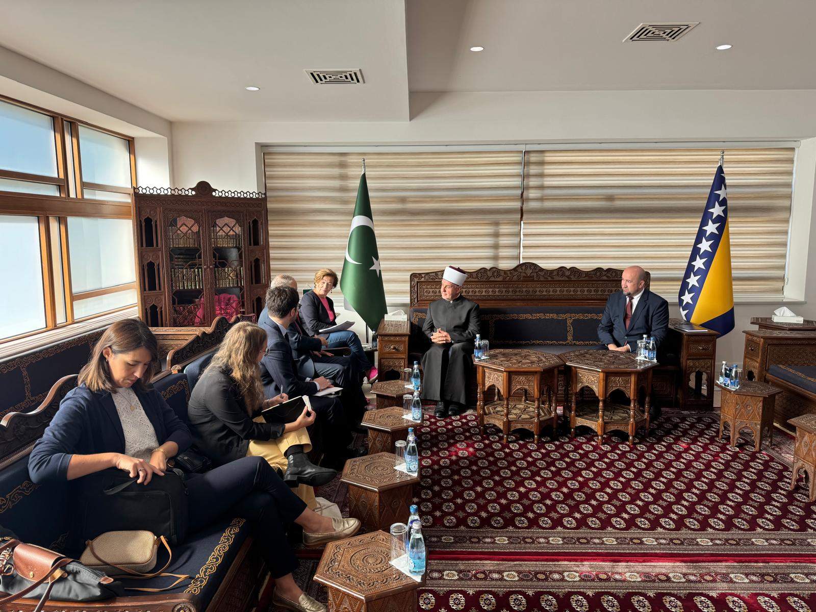 01.jpg - Reisul-ulemu posjetio specijalni izaslanik Francuske Republike