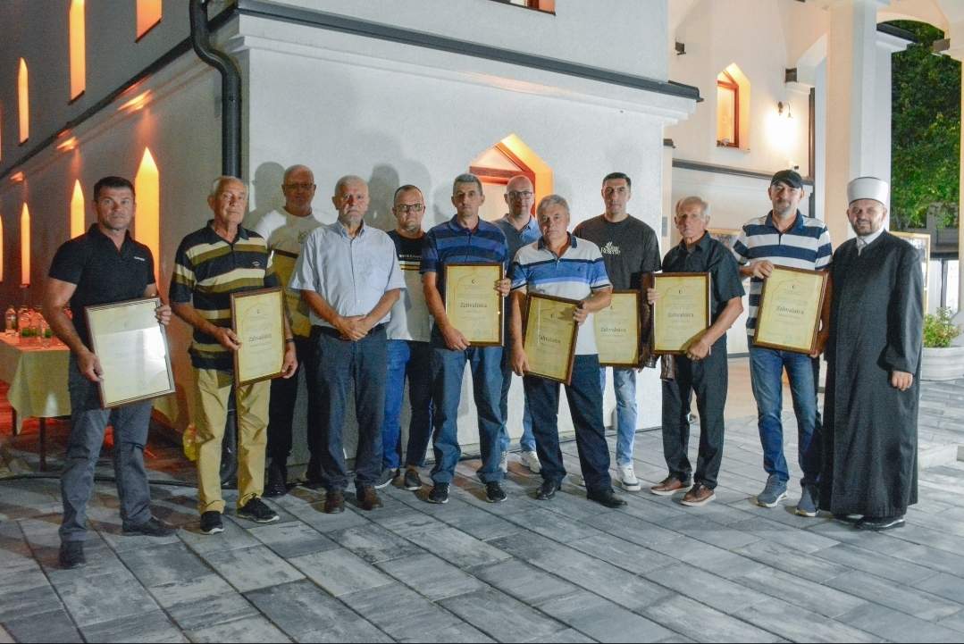 Screenshot_20250920_110846_Gallery.jpg - Izložba fotografija povodom svečanog otvorenja džamije Ahmed-bega Salihbegovića u Bijeljini
