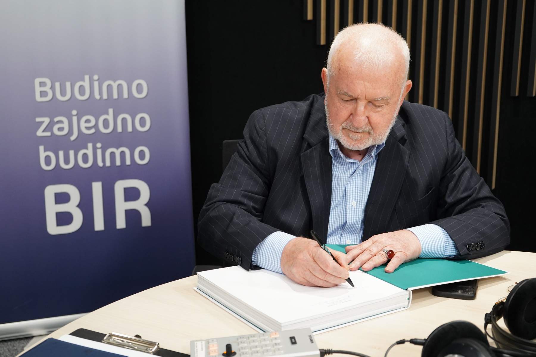 viber_image_2025-10-02_17-04-06-995.jpg - Dr. Cerić za Radio BIR: Vrijeme u kojem sam djelovao je tražilo aktivno uključivanje u društvene procese