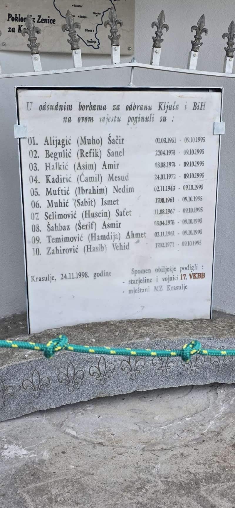 spomenik.jpg - U Ključu obilježena 30. godišnjica pogibije pripadnika 17. Viteške krajiške brugade Armije RBiH
