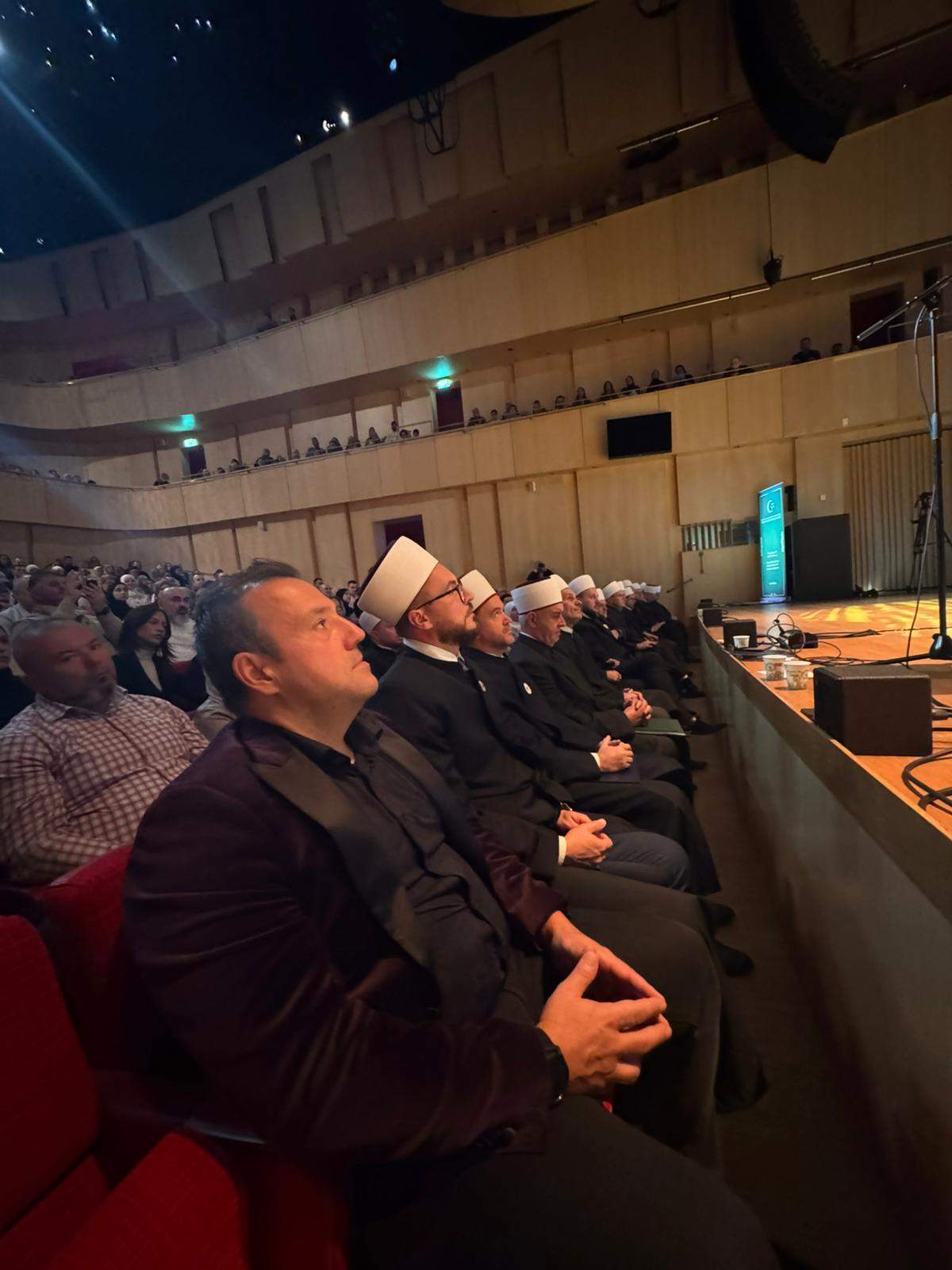 IMG-20251011-WA0010.jpg - Reisul-ulema na 30. godišnjici IZ Bošnjaka u Švedskoj: Ova generacija treba našoj djeci ostaviti uređenu Zajednicu