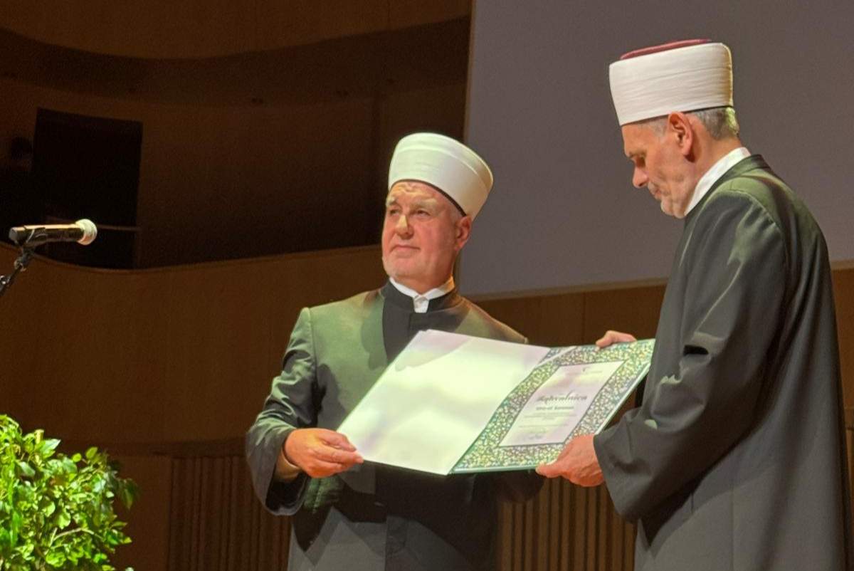 IMG_20251011_151642.jpg - Reisul-ulema na 30. godišnjici IZ Bošnjaka u Švedskoj: Ova generacija treba našoj djeci ostaviti uređenu Zajednicu