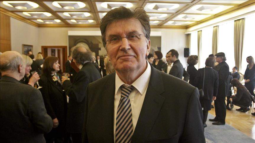 thumbs_b_c_eec2d16801640bd8f6da4975a10bbf3e.jpg - Najveći o Aliji Izetbegoviću govore najljepše