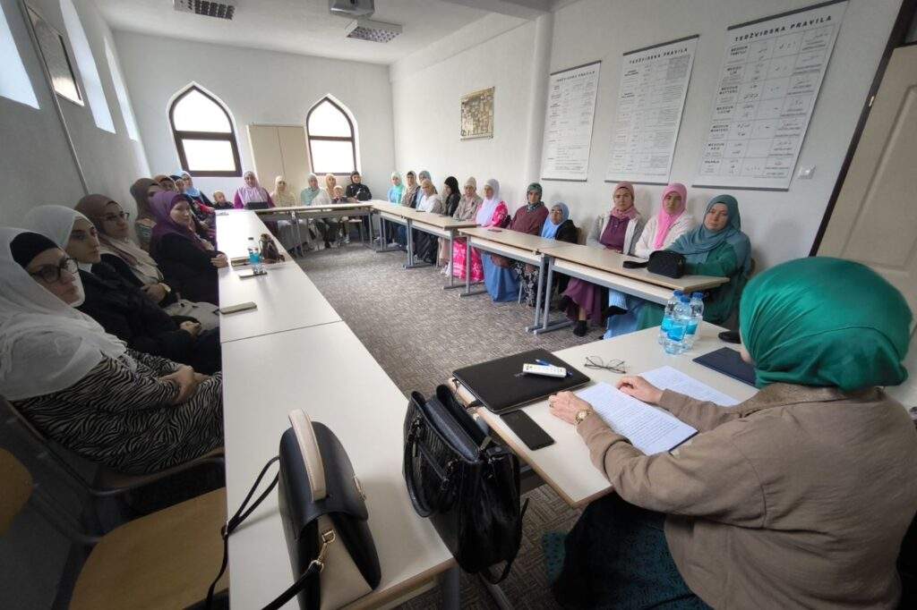 kurs-islama-muftijstvo-tuzlansko-1.jpg - Počeo Kurs islama Odjela za brak i porodicu Muftijstva tuzlanskog