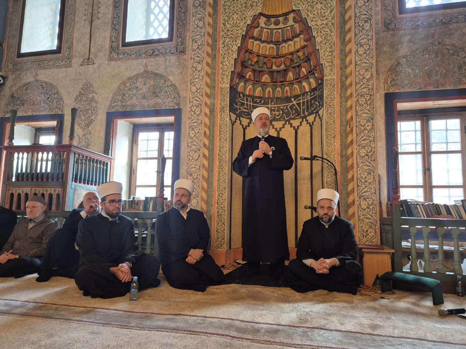 hafiska-dova-travnik-2.jpg - Travnik: U Šarenoj džamiji proučena hafiska dova Hadidži Alihodža