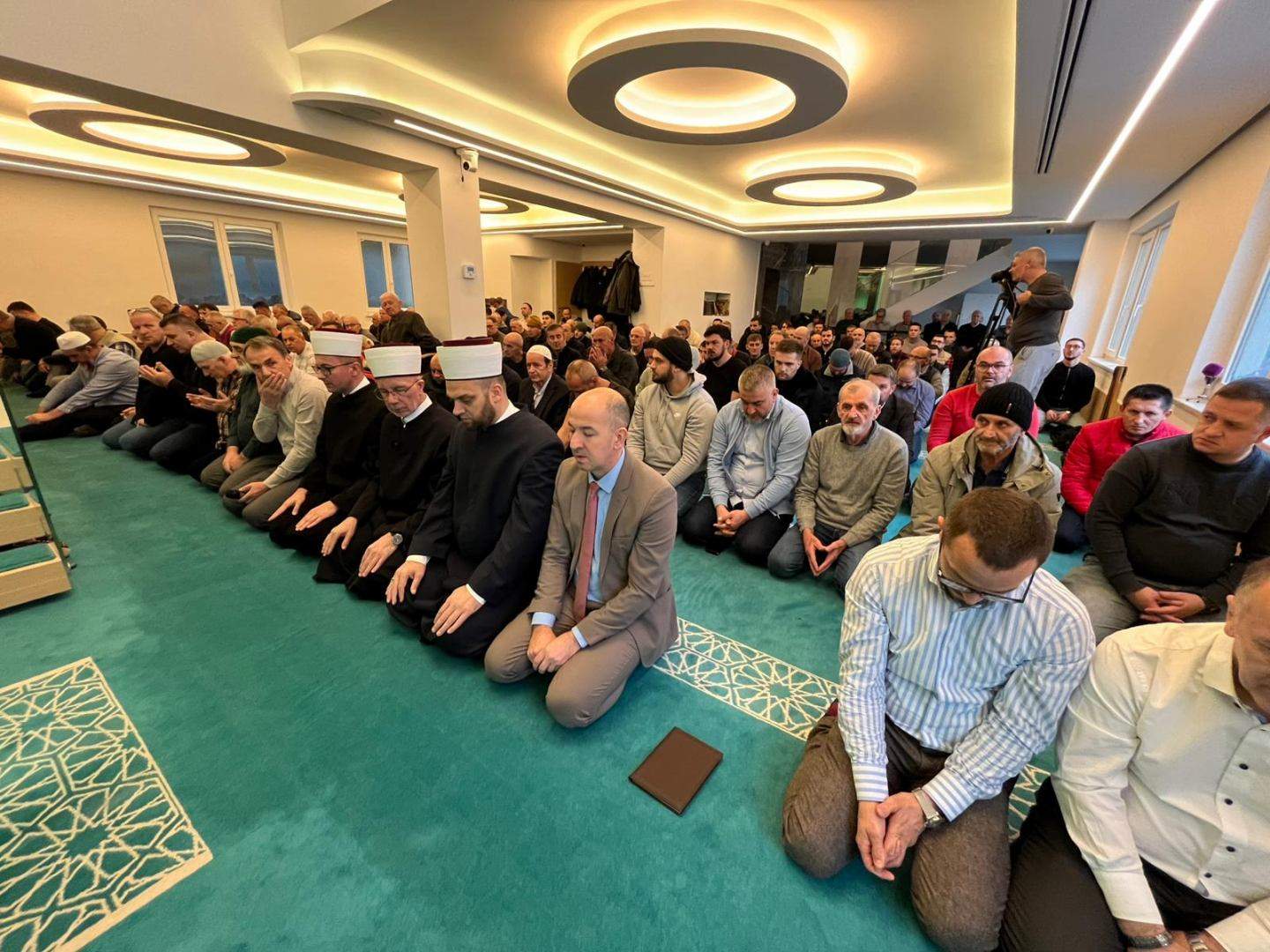 01.jpg - Muftija Fazlović na hutbi u Beču: Zajedništvo i ustrajnost našu zajednicu čine jakom