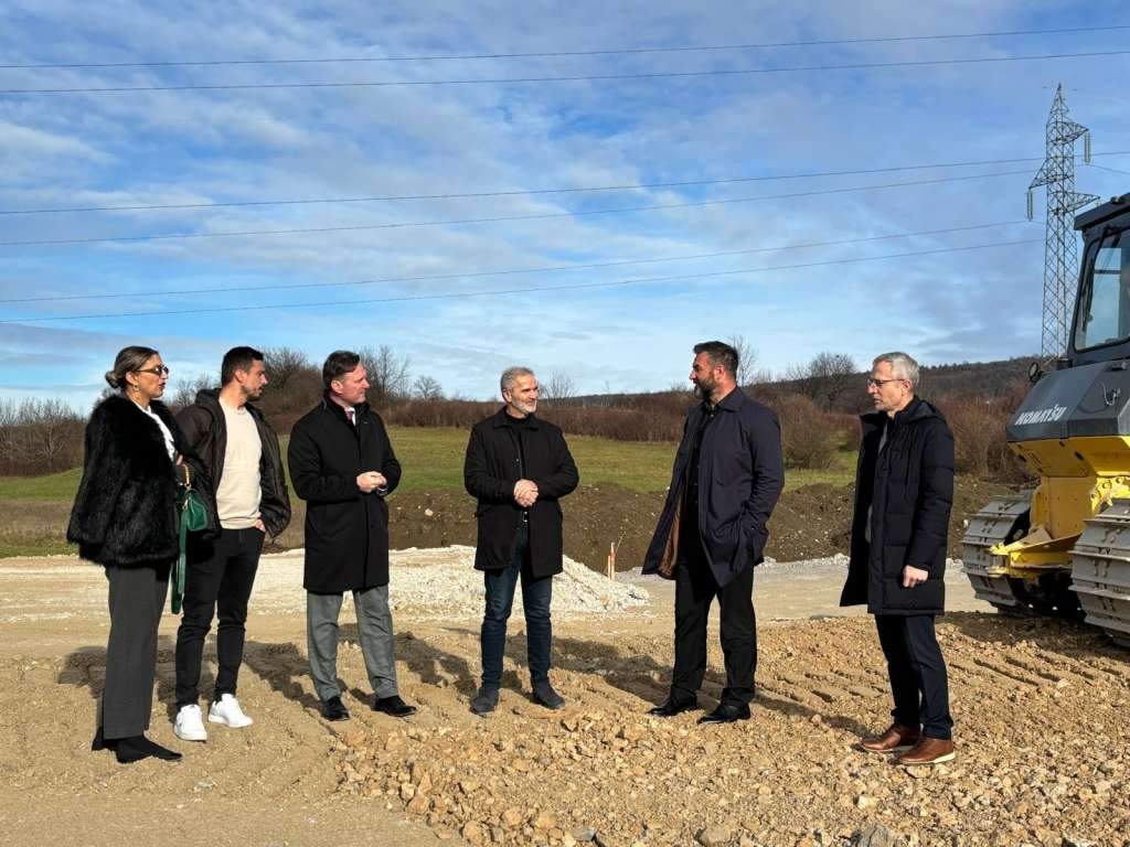 l_039acf643568feaa01b712d5b166fa4c.jpg - Hrnjić i Toromanović obišli radove-Nakon 30 godina čekanja Krajina dobija modernu saobraćajnicu