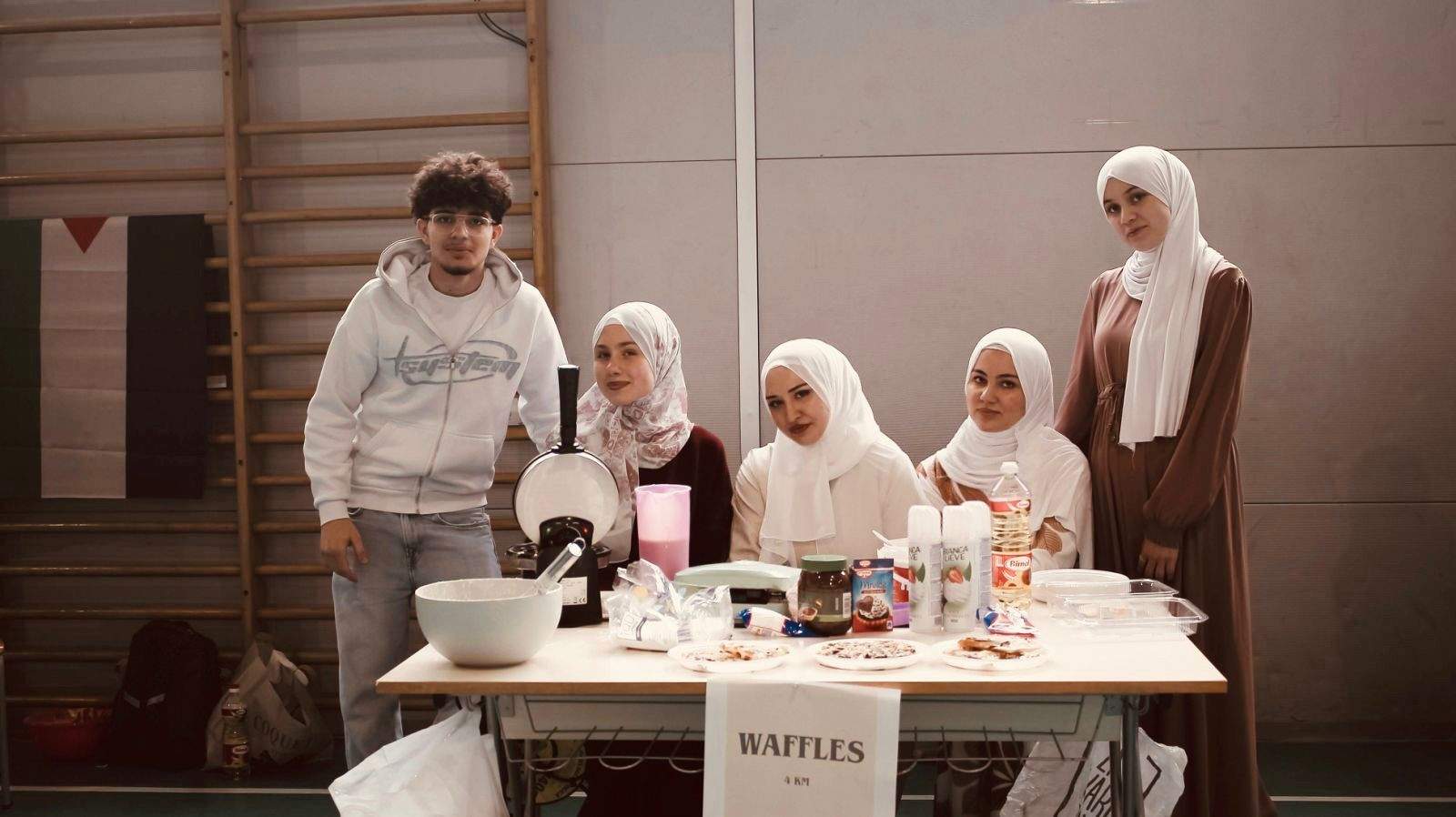 Bazar01.jpg - U Behram-begovoj medresi održan tradicionalni humanitarni bazar