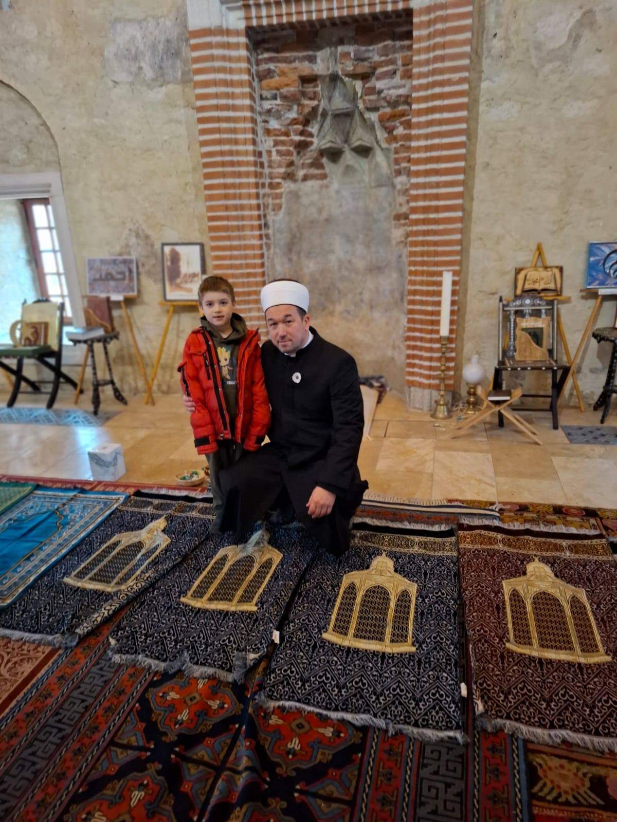 597397935_1334064692081231_8693659726683063439_n.jpg - Glavni imam MIZ Kiseljak u posjeti džematu Harkany u Mađarskoj