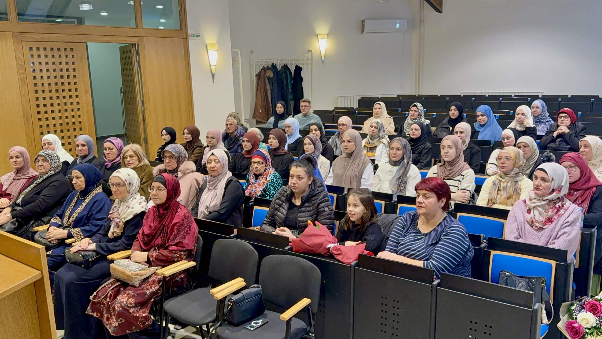 Promocija_OKC-6.jpg - Promovisana knjiga „Život u pramenu kose“: Svjedočanstvo Zehre Murguz o zločinima u Foči