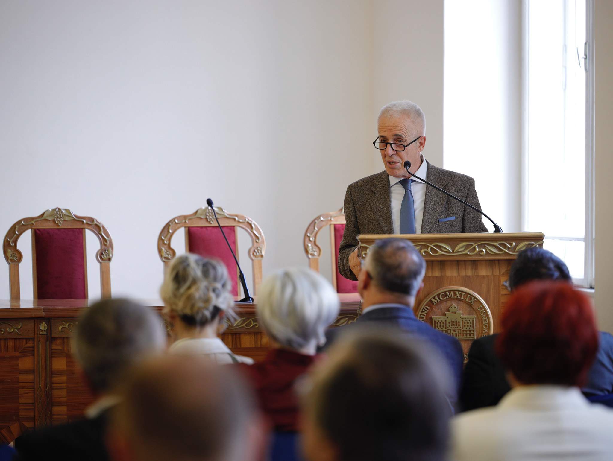 Prof. dr. Adnan Silajdžić promoviran u počasno zvanje - profesor emeritus 2 Foto: UNSA - Prof. dr. Adnan Silajdžić promoviran u počasno zvanje - profesor emeritus