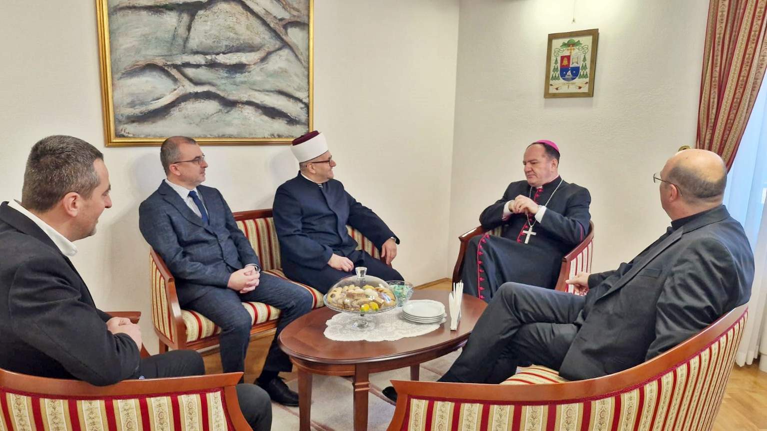 posjeta_biskupu_Palicu_2025-12-22_at_113148_1.jpeg - Muftija mostarski Salem-ef. Dedović posjetio biskupa mostarsko-duvanjskog Petra Palića