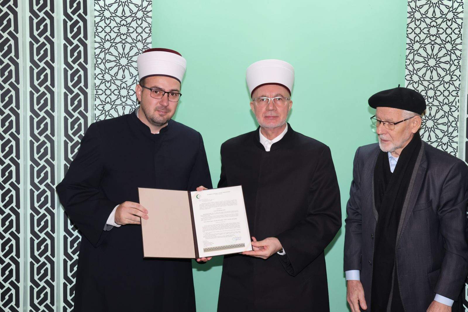 viber_image_2025-12-24_22-30-45-437.jpg - Priznanje Muftijstva tuzlanskog Salih-ef. Jusiću: Amir-ef. Sakić novi glavni imam u Gornjoj Tuzli