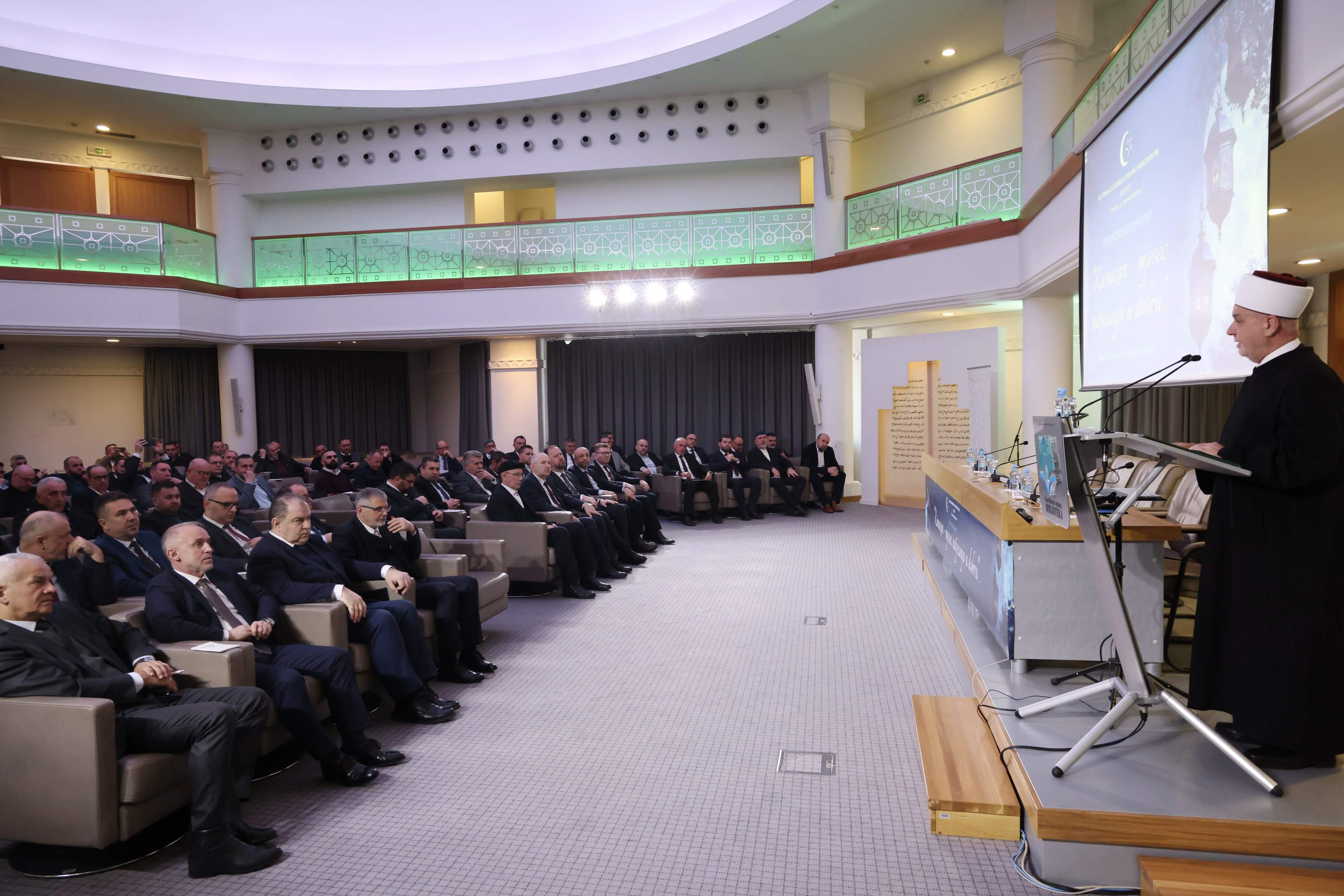 Foto: Amel Emrić/Preporod.info - Reisul-ulema Husein-ef. Kavazović: Posebno se angažirajmo na zbližavanju ljudi i unosimo radost i nadu u njihova srca