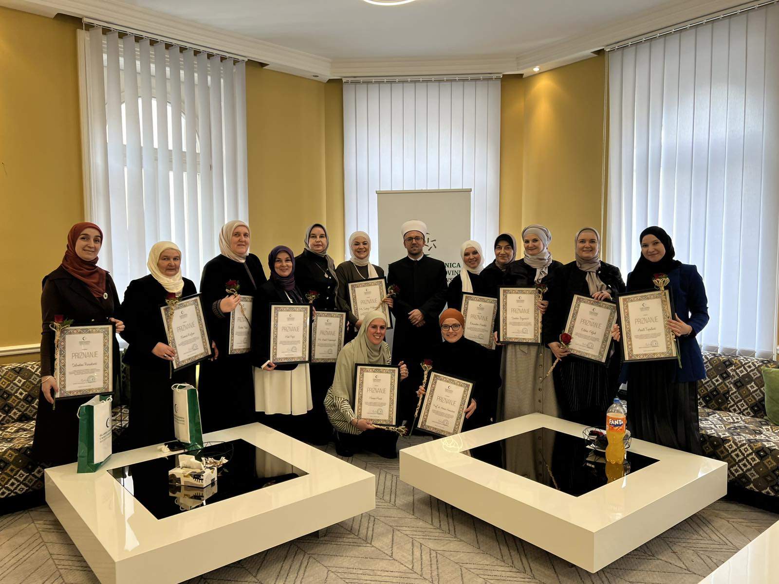 6435-1.jpg - Žena kao civilizacijski subjekt: znanje, dostojanstvo i dru&scaron;tvena odgovornost