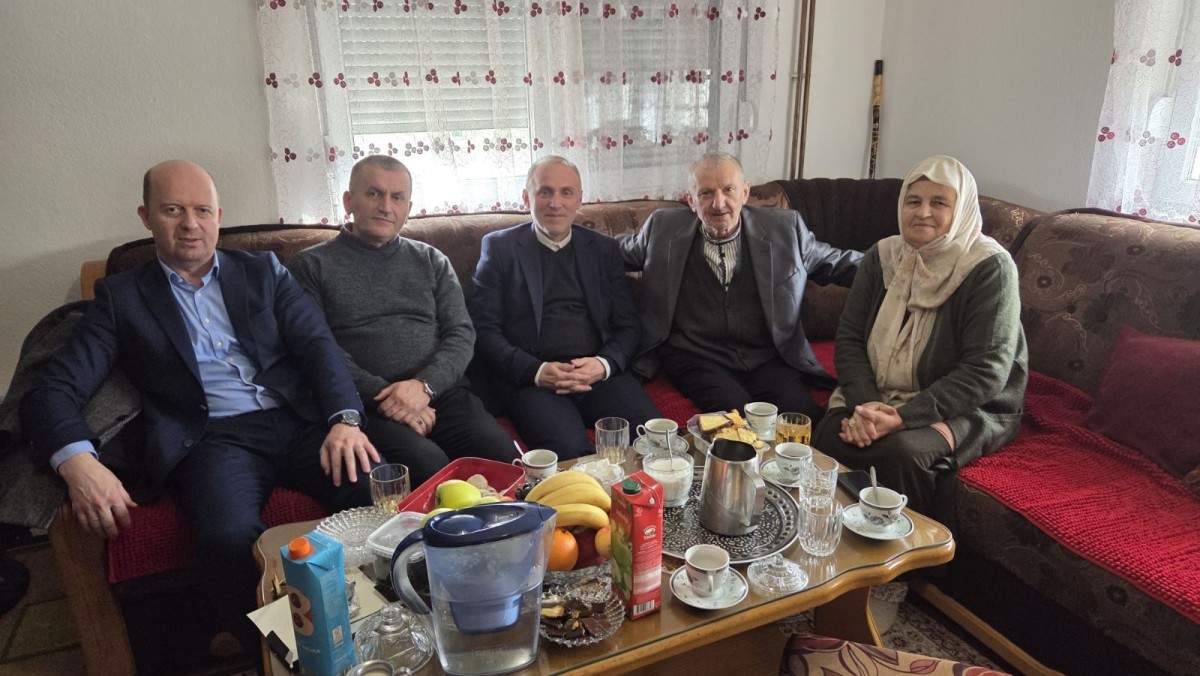 b-4.jpg - Muftija Kudić posjetio imama u penziji Nijaz-ef. Hadžića