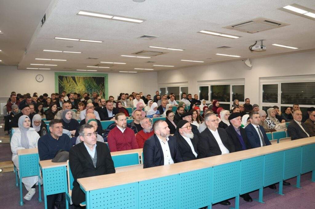 9-1024x682.jpeg - U Tuzli predstavljene tri knjige: Doprinos razumijevanju Rumijeve misli