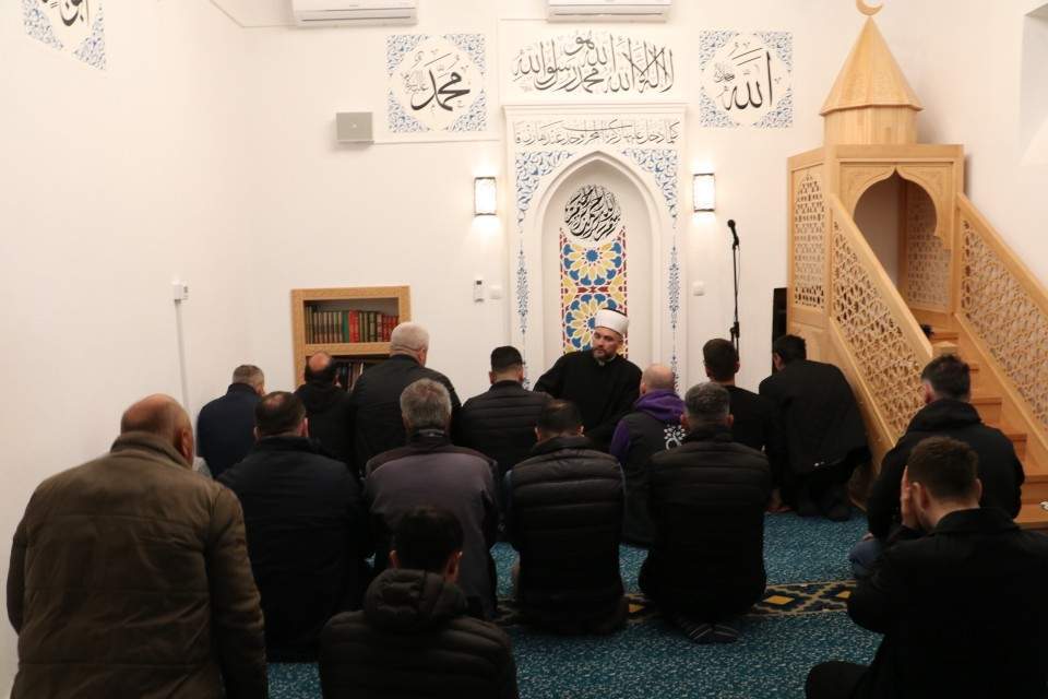 Džematlije i gosti na teravih-namazu