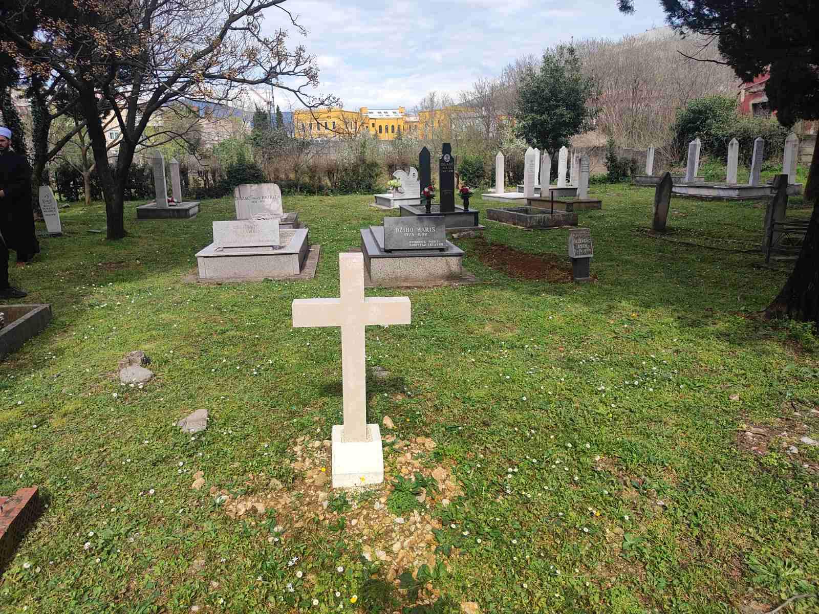 viber_slika_2026-03-21_19-01-44-120.jpg - Bez najave i obrazloženja: Betonski križevi u haremu Kantarevac otvorili brojna pitanja