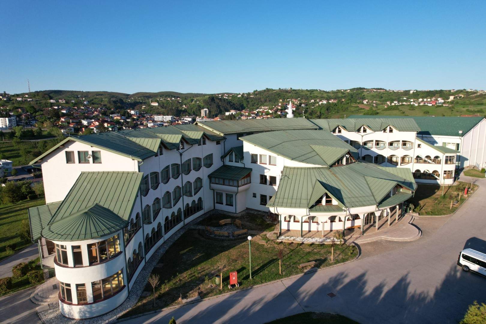 medresa-cazin.jpg - Direktor Handanović za Preporod.info: Medresa u Cazinu danas primjenjuje viziju rahmetli reisa Čau&scaron;evića