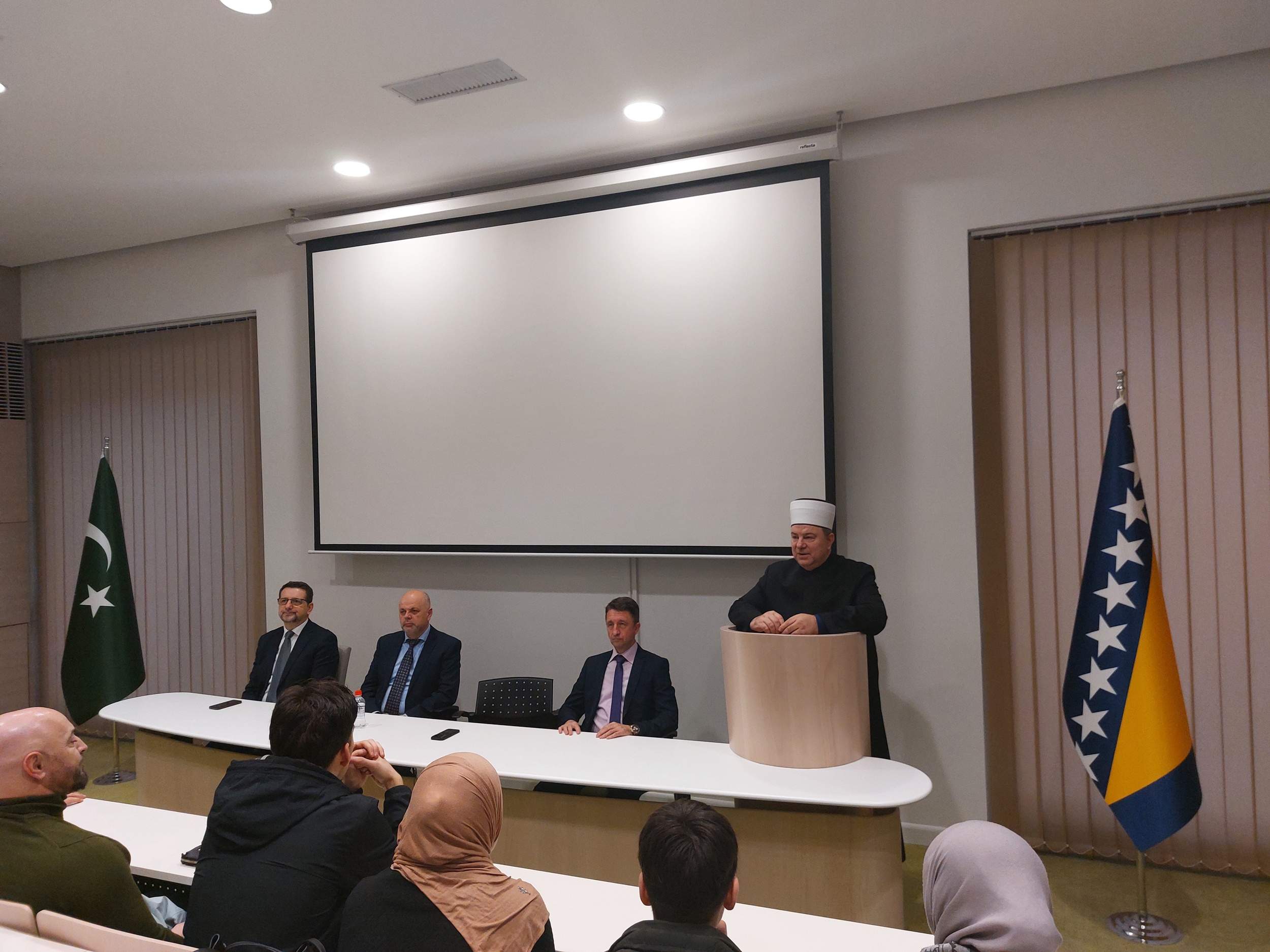 6.jpg - Mladi iz Norve&scaron;ke posjetili Rijaset Islamske zajedncie u BiH