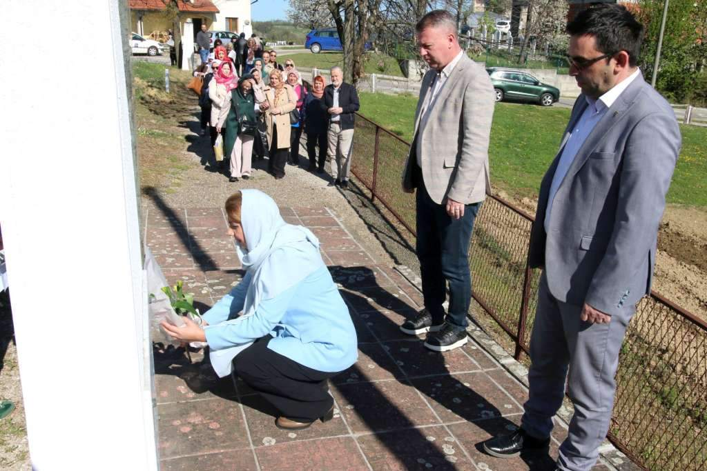 l_b895b1be0ec46b01cf61f6ba51bbecda.jpg - Zavr&scaron;na faza mapiranja &scaron;ehidskih mezarja na području TK