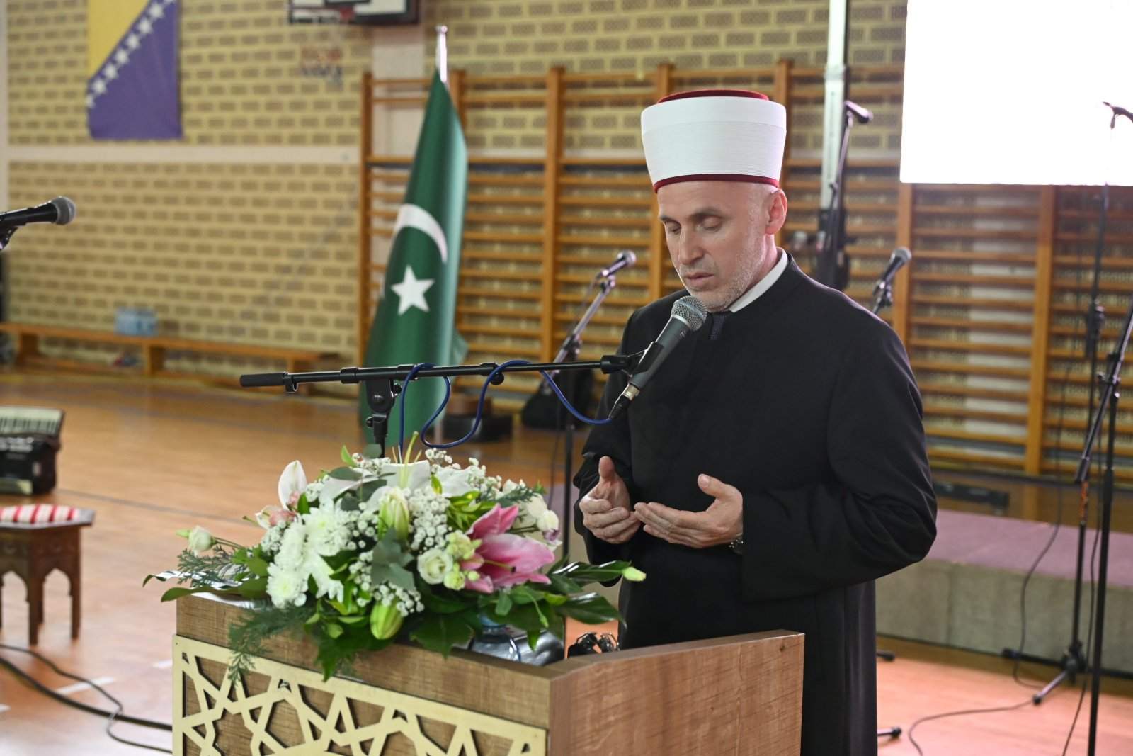 n.jpg - Svečana akademija u čast znanja i vakifa u medresi u Cazinu