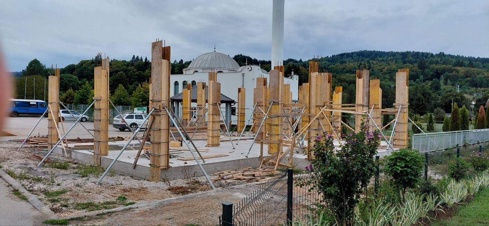 IMG-5b5bebd3a74faaa7c75e127119df2e6f-V.jpg - Potpisan sporazum o finansiranju Islamskog edukativnog centra u džematu Olovske Luke 