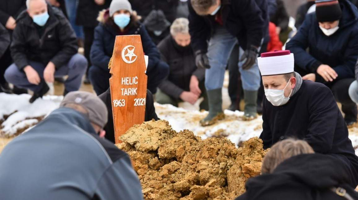 Tarik_Helic_dzenaza_AKT13.jpg - Klanjana dženaza Tariku Heliću, muftija Grabus podsjetio:  Njegov vakuf ostaće kao trajno dobro