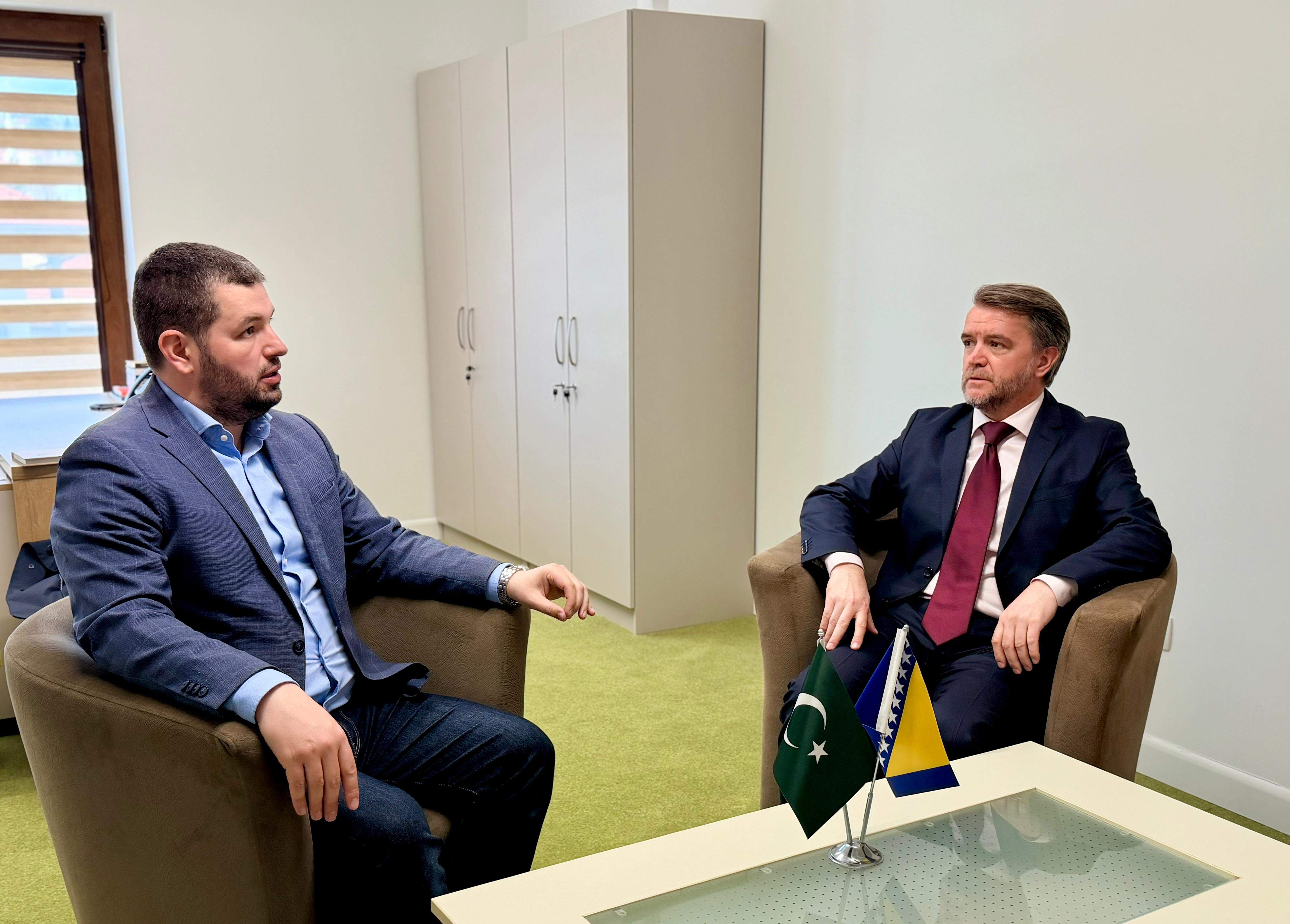 10917087-0525-4b90-b96e-68e6a6d54647.jpeg - Muftija za Zapadnu Evropu Senaid-ef. Kobilica u radnoj posjeti upravama Rijaseta Islamske zajednice